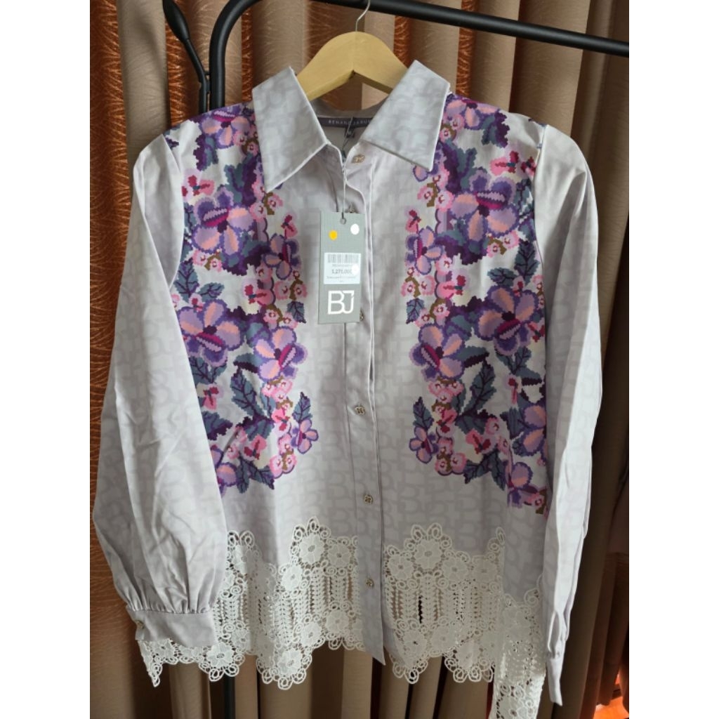 BJ Eclora Avena pleated shirt caviar dan Vanesa Over sz Blue