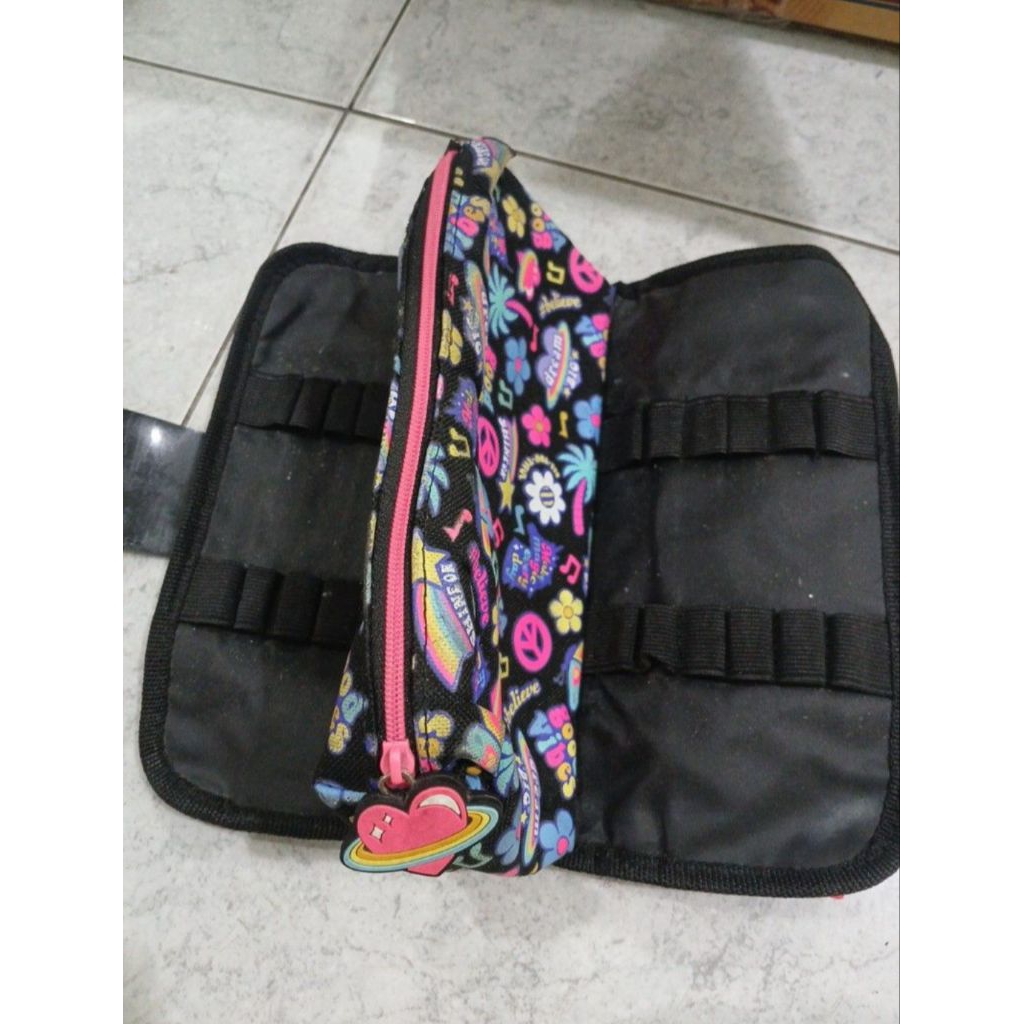 

PREROVED TEMPAT PENSIL SMIGGLE