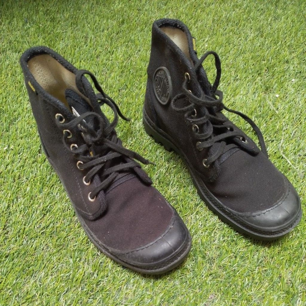 Sepatu Palladium Pampa Hi Originale (Pre-loved)