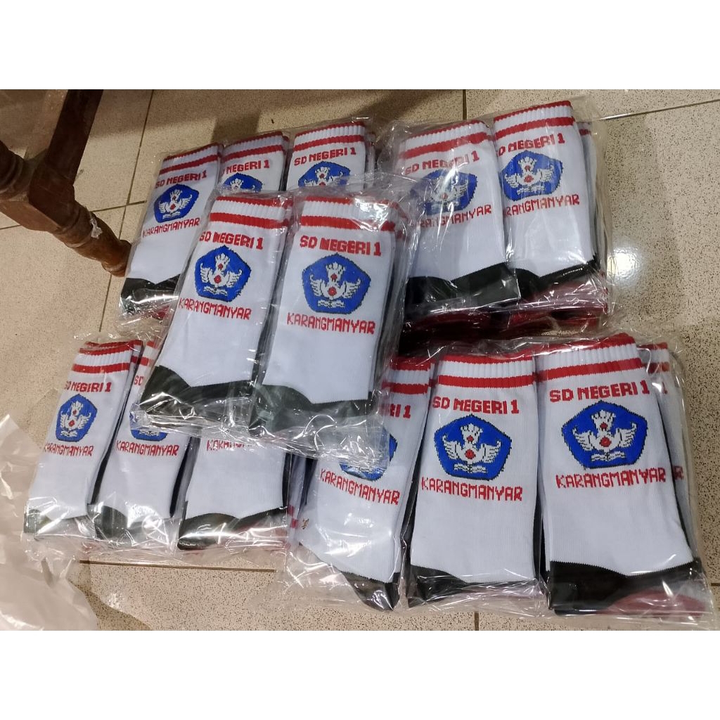 Kaos kaki beridentitas custom bordir logo dan nama sekolah TK, SD/MI