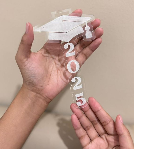 akrilik gantungan bunga wisuda - gantungan akrilik bisa custom nama