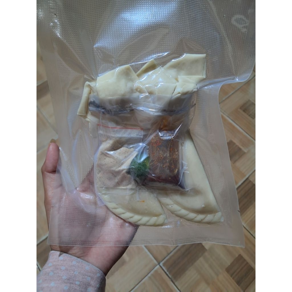 

cireng ayam suwir kuah chili oill