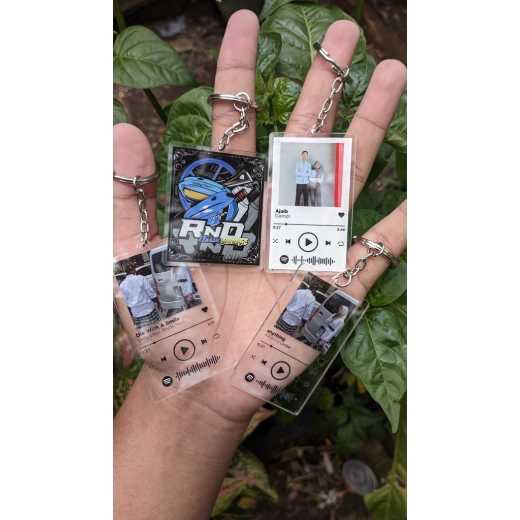 Gantungan kunci akrilik custom satuan