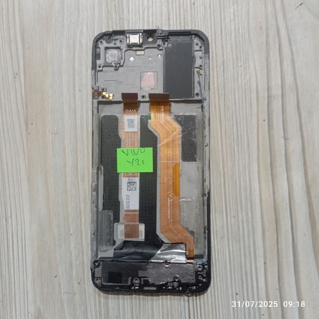 LCD Touchscreen VIVO Y21 Poni Orie Copotan