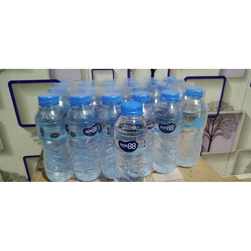 

Air minum botol mini ron 88 125ml isi 24