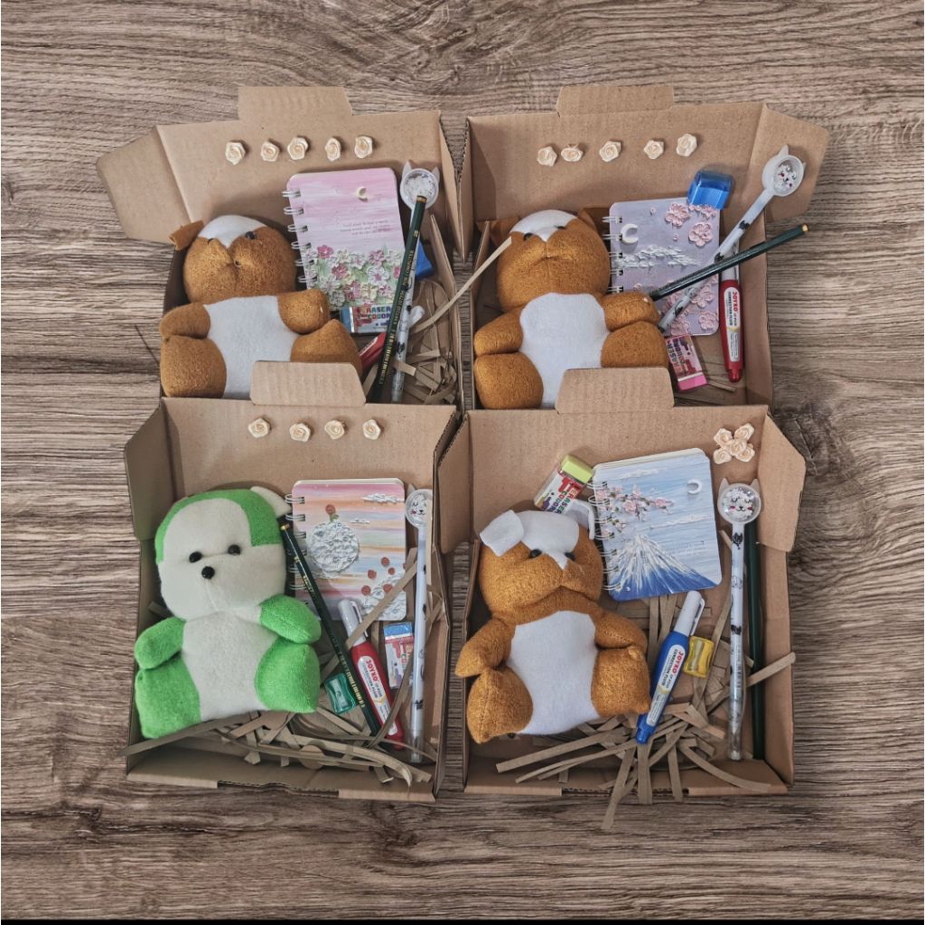 

Hampers Imut untuk Pecinta Stationery! Paket Alat Tulis Unik Dengan boneka Imut