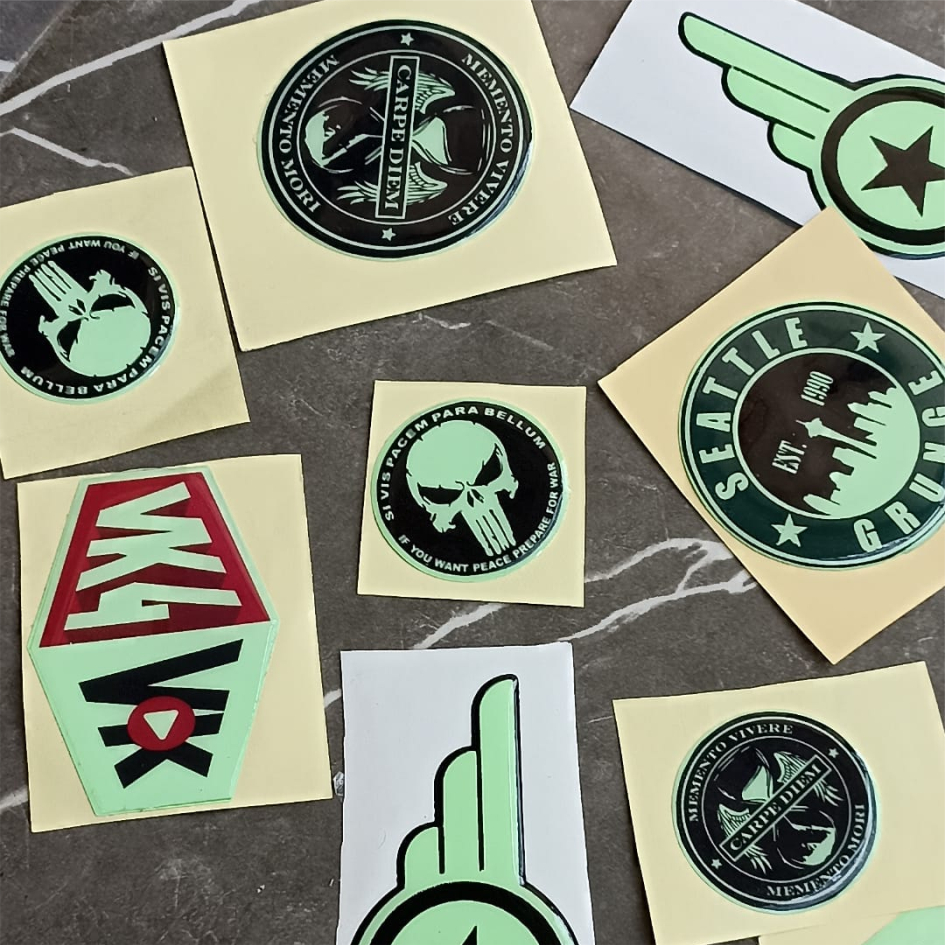 

Sticker Resin Timbul 3D ukuran 4 CM - Pusat Souvenir Custom