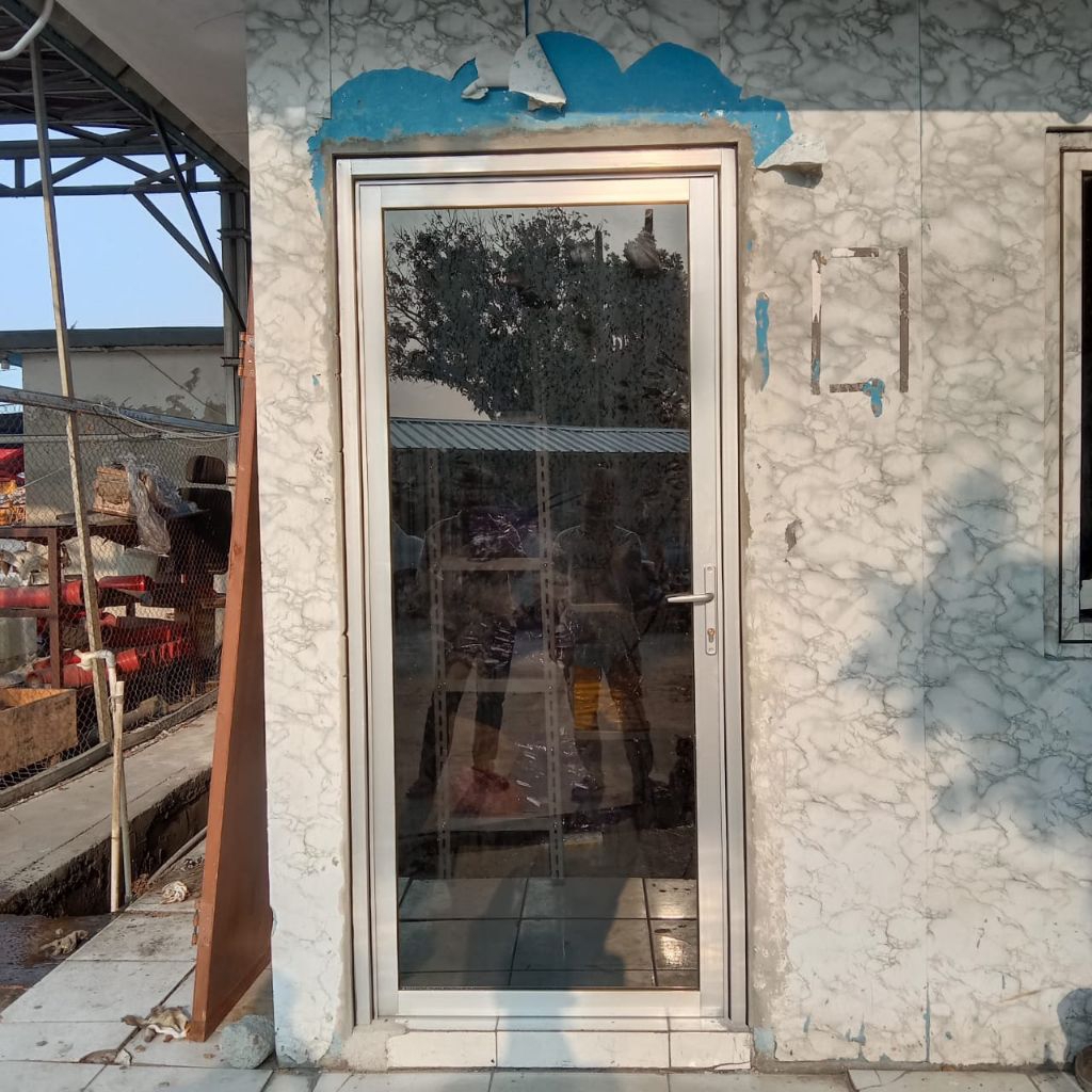 Pintu kaca Aluminium