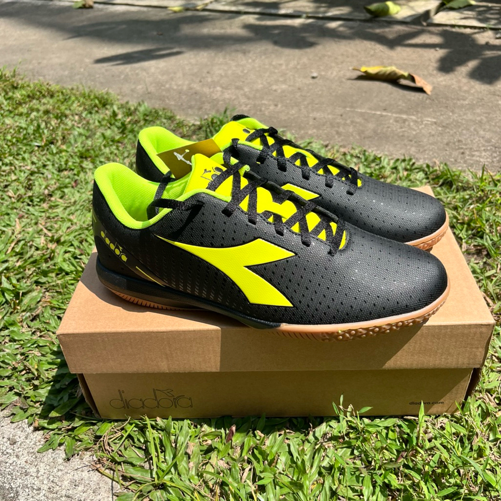 Sepatu Futsal Diadora