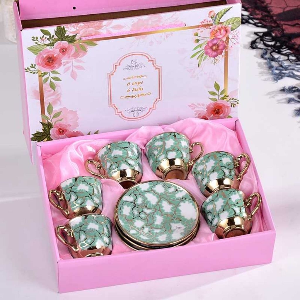 Gelas anggun,gelas hiasan lemari, gelas cantik.