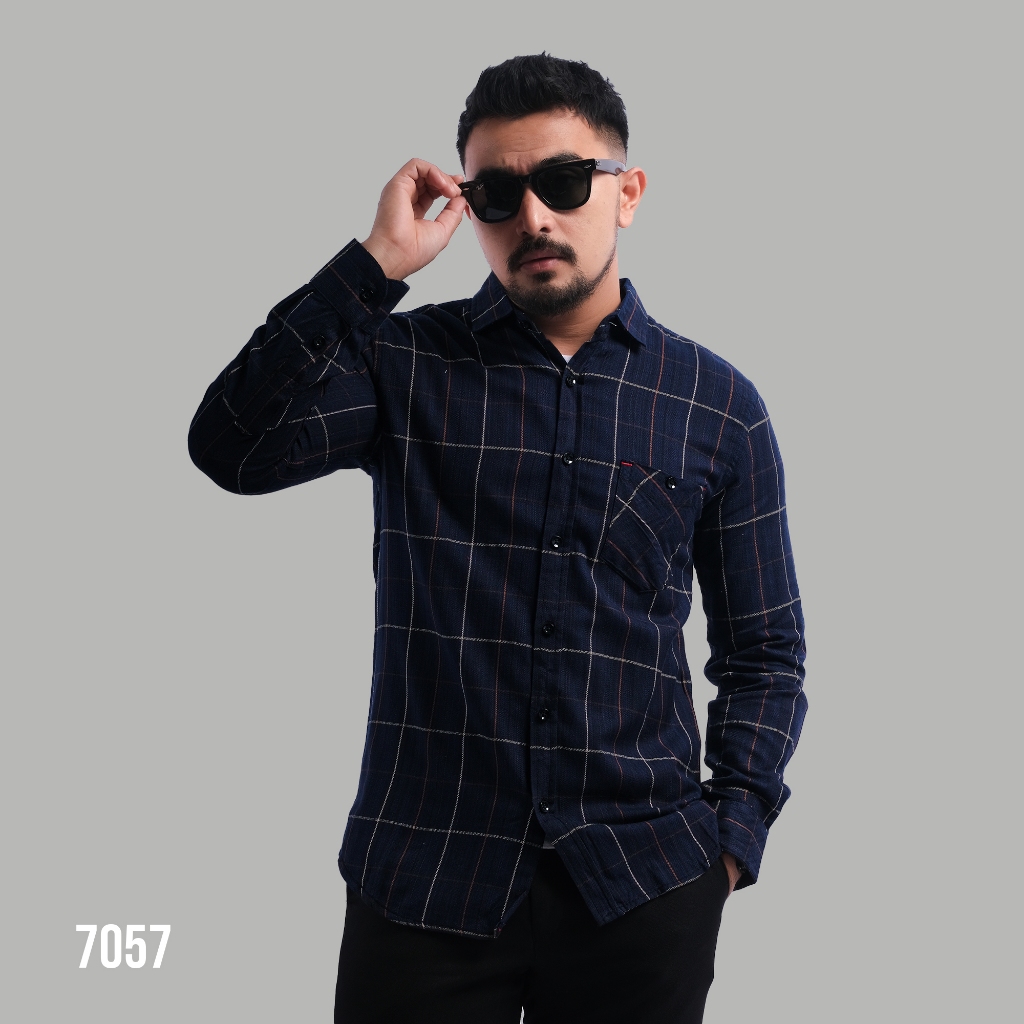 DGM Kemeja Pria Lengan Panjang Flanel Casual Kotak Navy garis Putih dan Coklat 7057