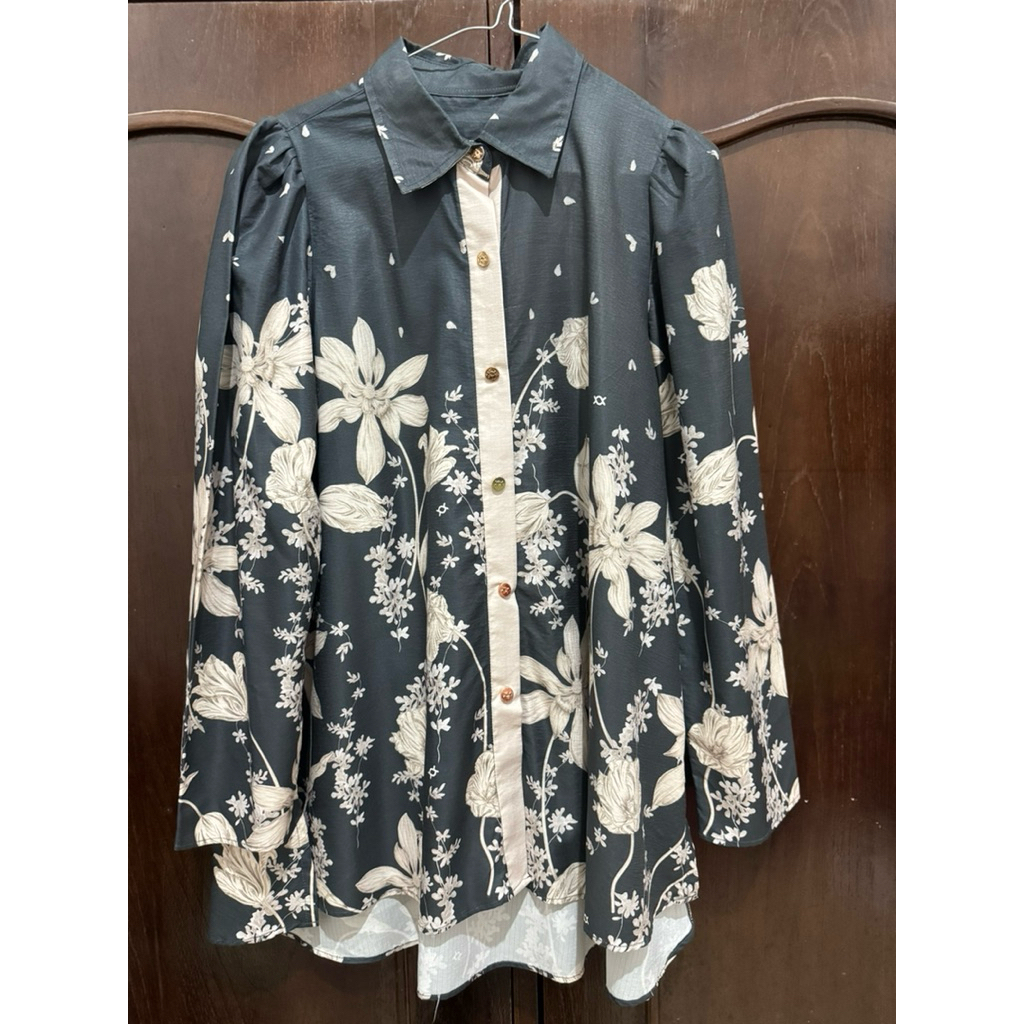 PL Magnolia Shirt Wearing Klamby