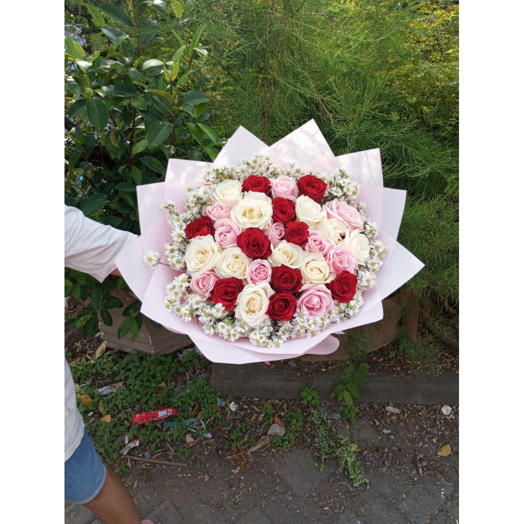 buket bunga surabaya / buket wisuda / bunga asli