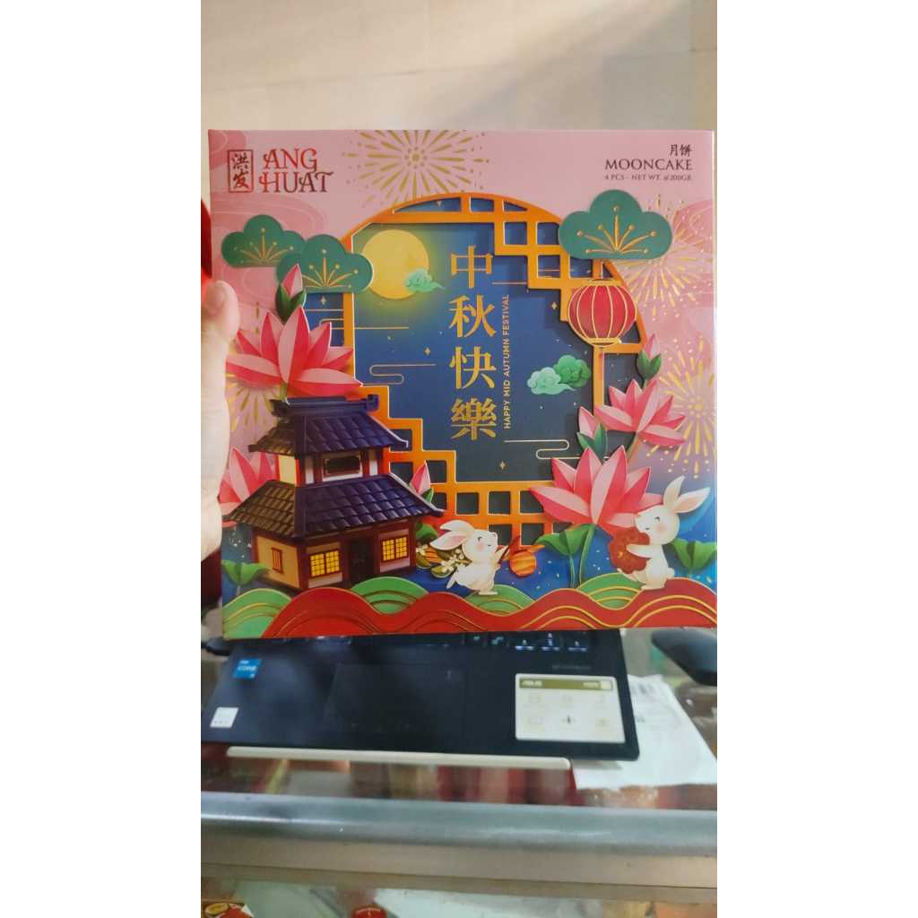 

Mooncake / Kue Bulan Merk Ang Huat Medan