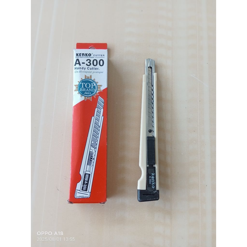 

( 1 PCS ) Pisau Cutter Kenko A-300 / Alat Potong Pemotong / Cutter Kenko A-300