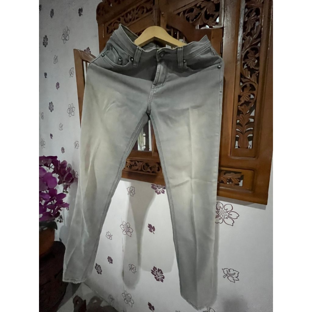 Celana Jeans Street Warna Abu Preloved Second Branded LP 70 P 93