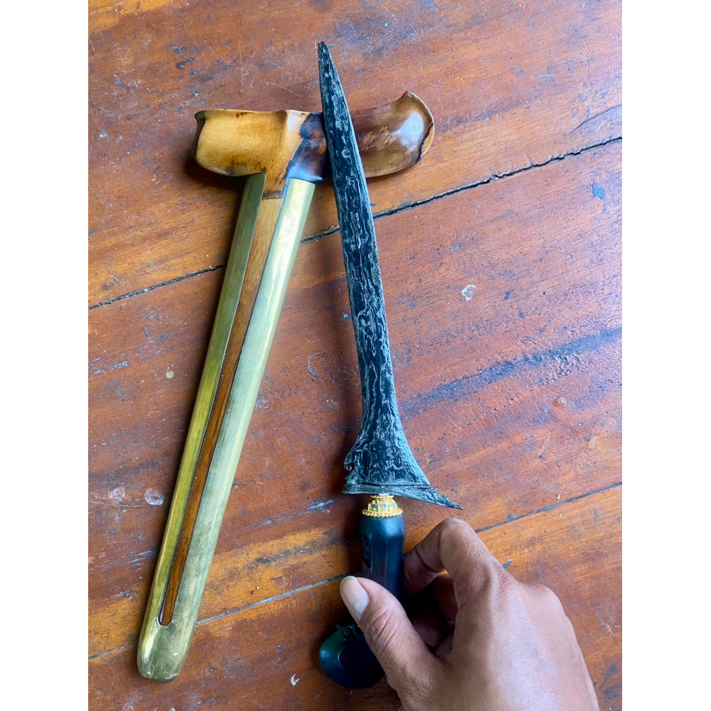 Pusaka Keris Sepuh Lokasian Sempaner Patrem