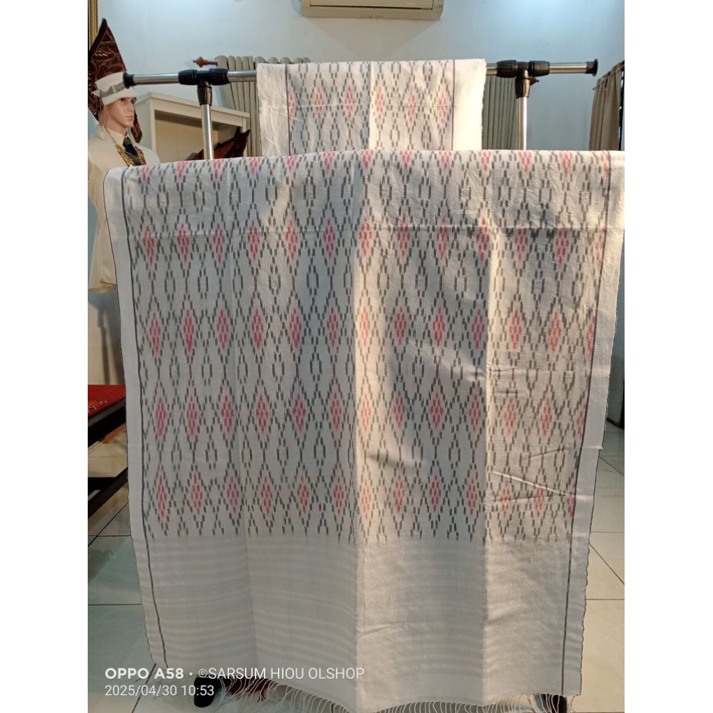 Ulos Hiou Simalungun Motif Maulana Kepala Kristal