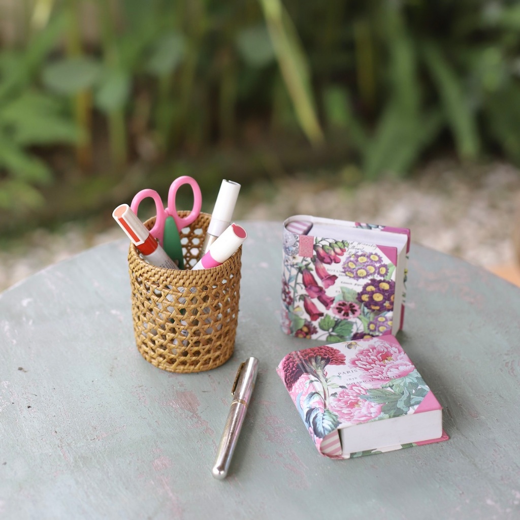 Mentas Wadah tempat pensil kerawang anyaman rotan serba guna tabung silinder Knitted cylindrical pen