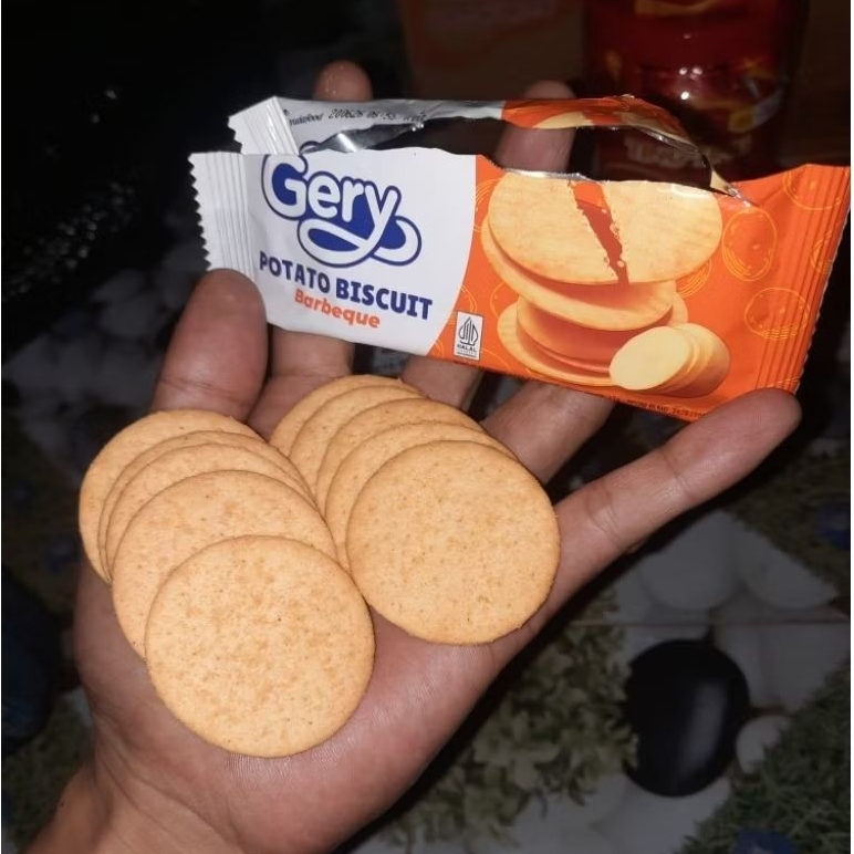

1 PACK 10 PCS GERY POTATO BISCUIT BARBEQUE @17g