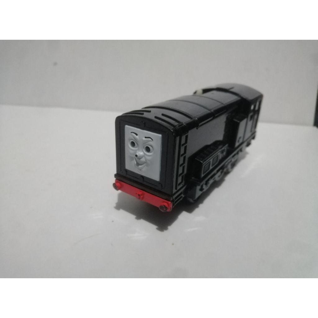 kereta thomas and friends diesel elektrik on ori tomy