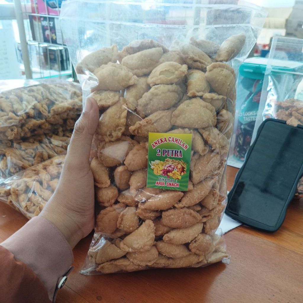 

Camilan Pastel kemasan 1/2 kg dijamin wenakkk gurih nagihi
