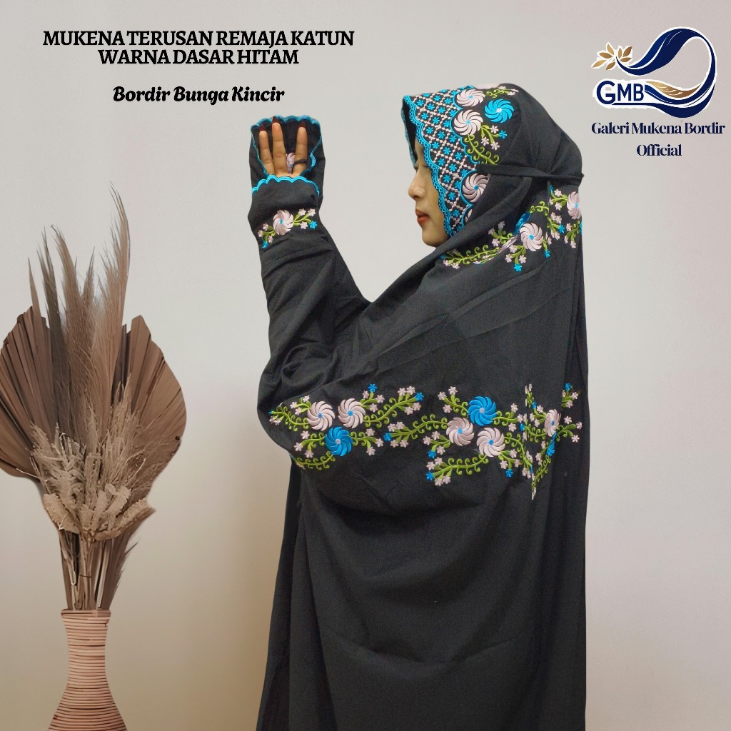 Mukena Terusan Remaja Tanggung Kain Dasar Hitam Motif Bordir Bunga Kincir Indah