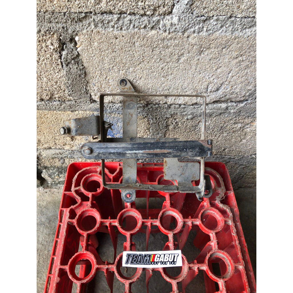 dudukan pangkon bracket aki accu tiger revo original copotan motor