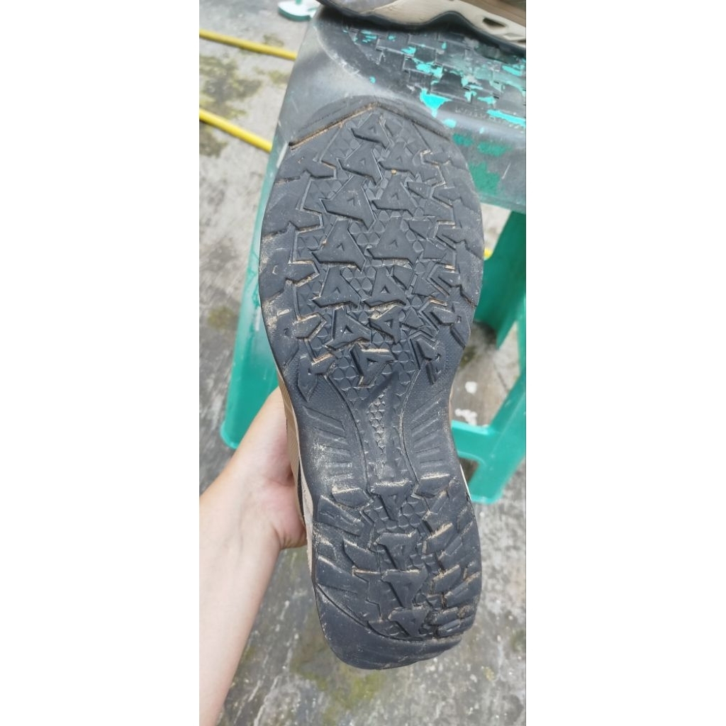 sepatu outdor second