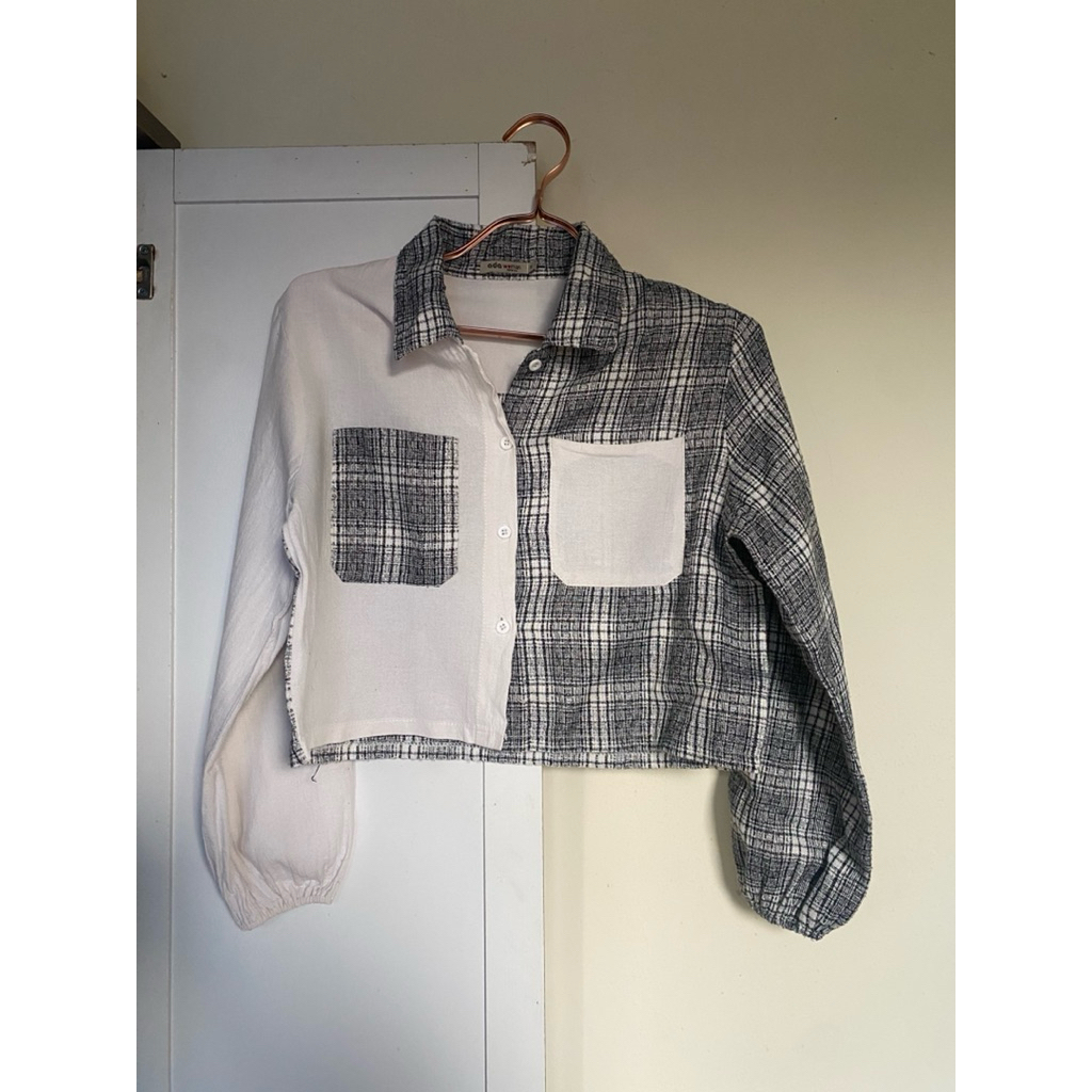 Preloved kemeja crop ada woman