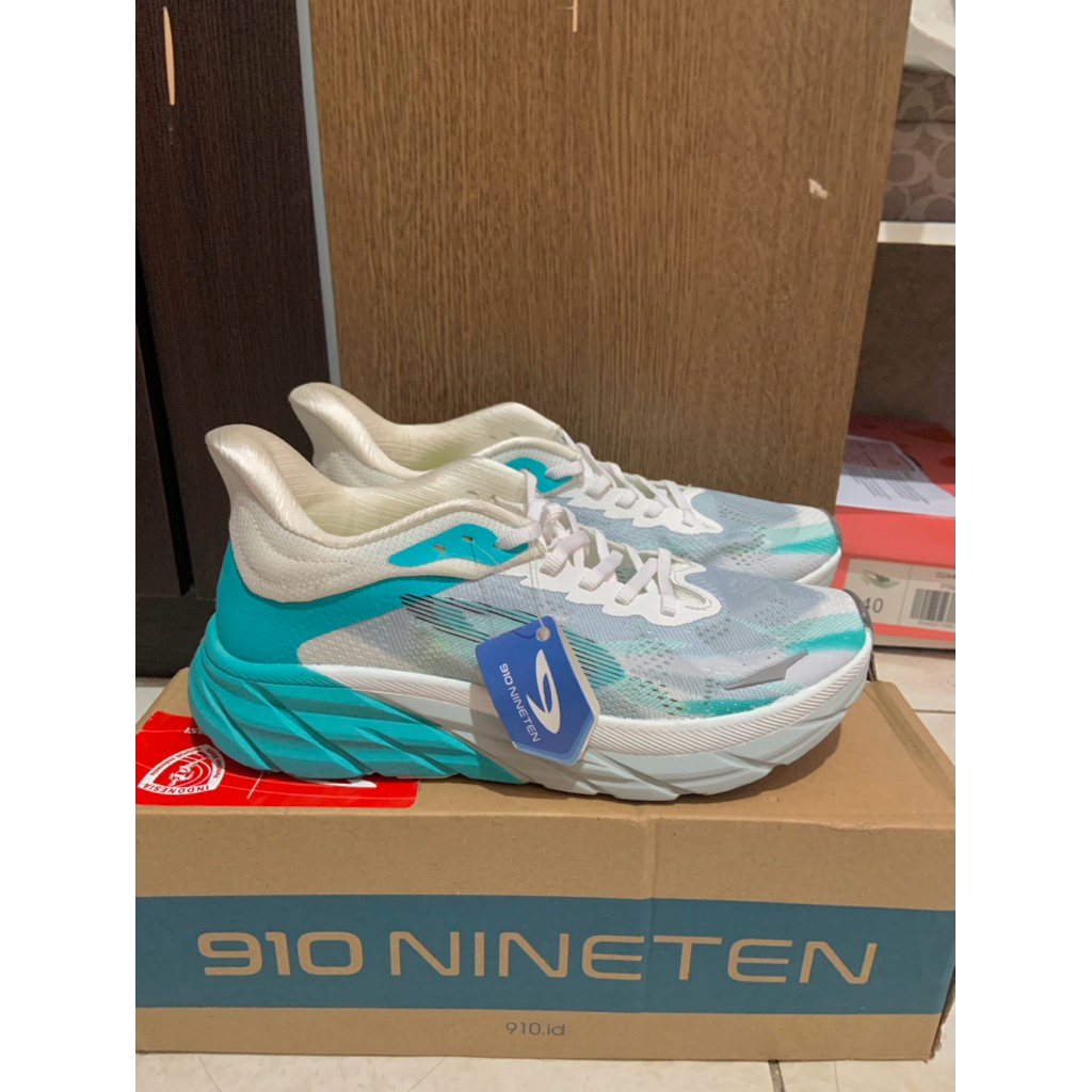 Sepatu Running 910 Nineten