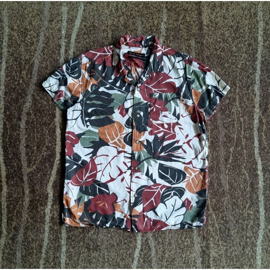 Kemeja Deus ex Machina