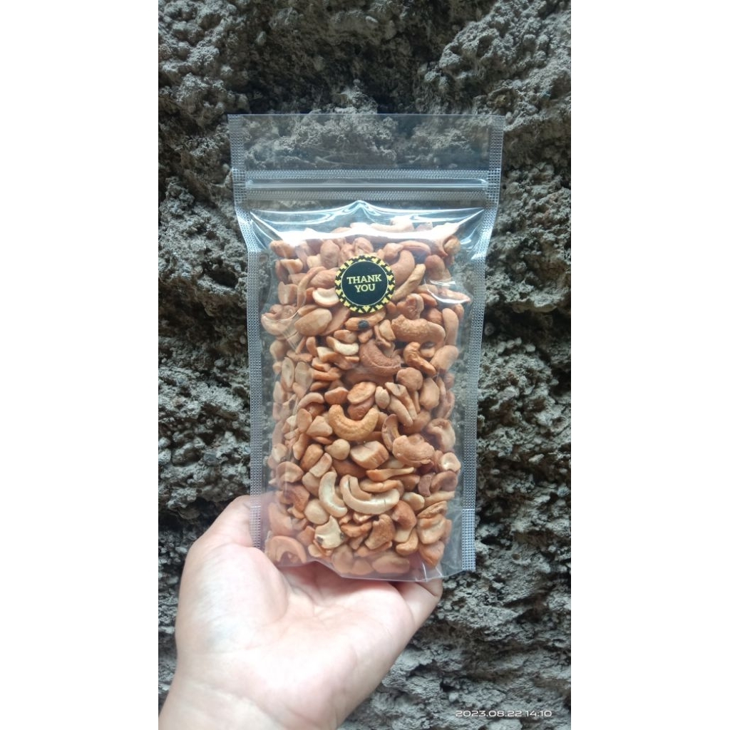 

kacang mete patahan 200 gram