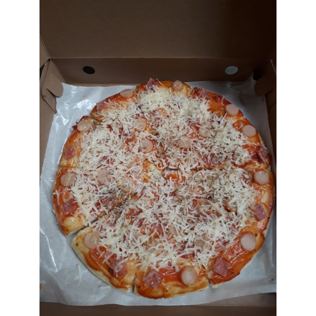 

Pizza Matang Ekonomis Siap Saji dan Pizza Frozen Homemade UkuranD. 14cm dan D.25cm