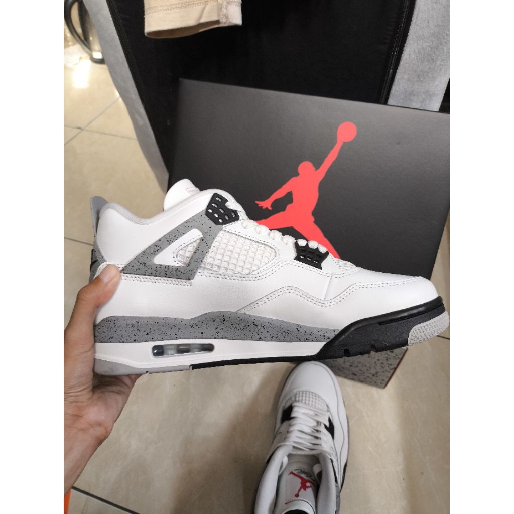 Air Jordan 4 Retro 'White Cement'