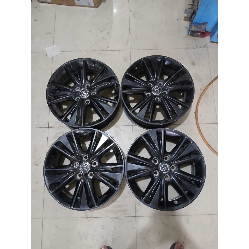 VELG INNOVA VENTURER R17 X7 5X114 ET45 WARNA BLACK KONDISI BEKAS.
