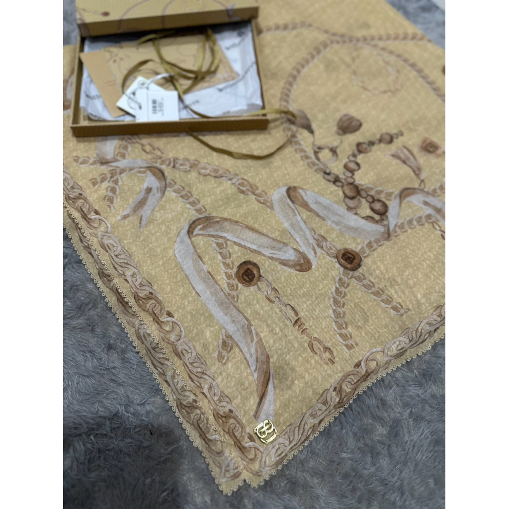 Preloved Chain 1 buttonscarves series in Corn fullset lengkap box pita card
