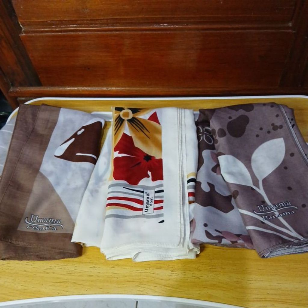 kerudung motif segi empat UMAMA