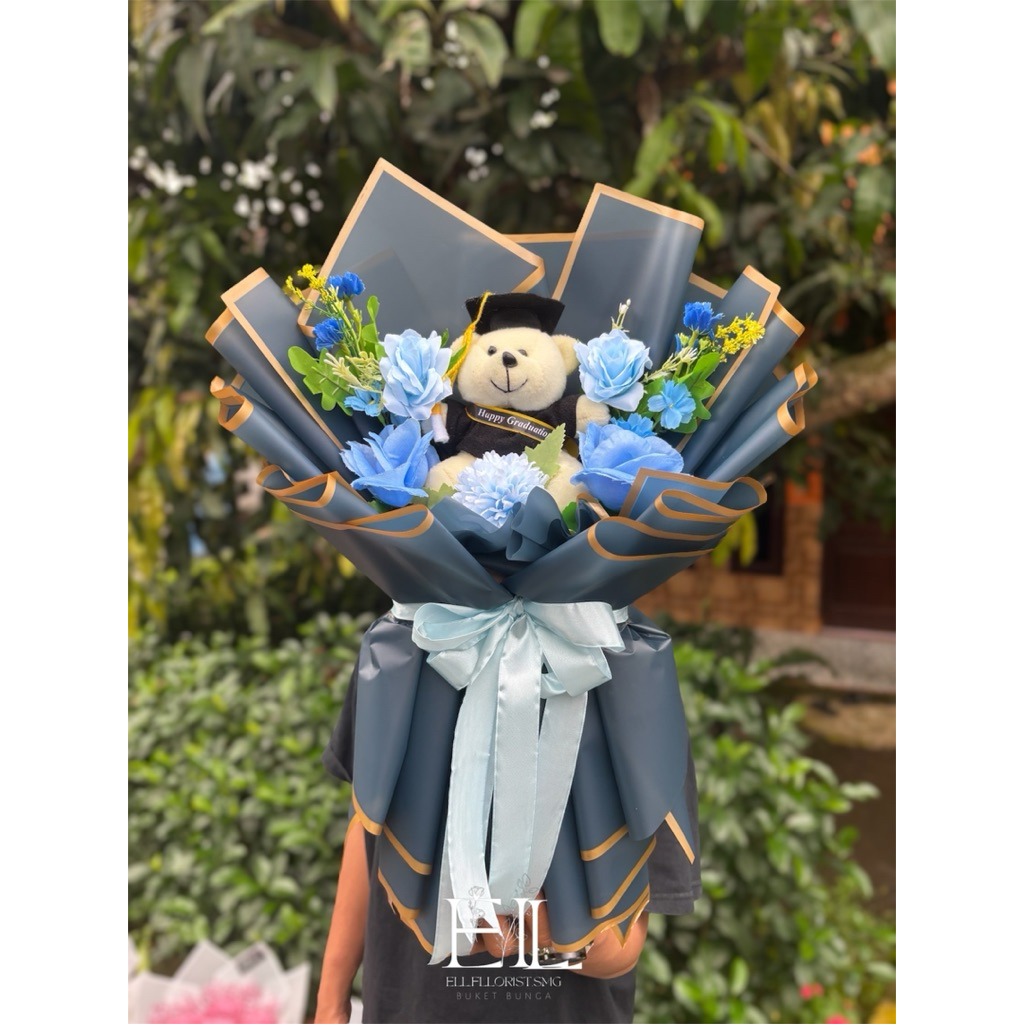bucket bunga boneka wisuda // hadiah wisuda // bungaa wisuda // hadiah cewek