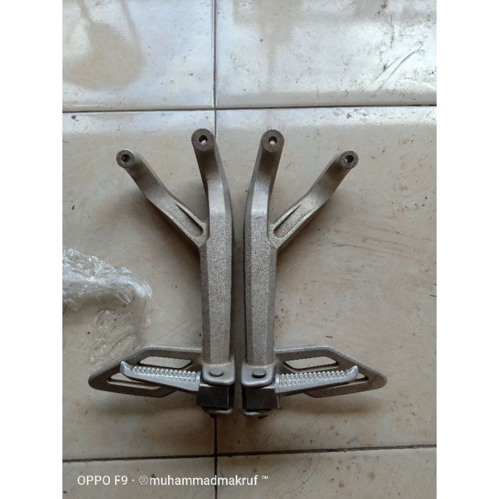 Footstep pijakan belakang R15 V3 original copotan kanan kiri