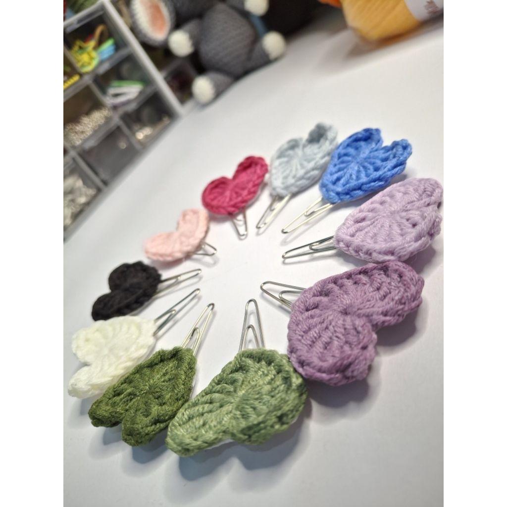 

klip buku/ penanda buku rajut, crochet, aksesoris souvenis hadiah ultah graduation sempro wedding engagement, buku, bacaan