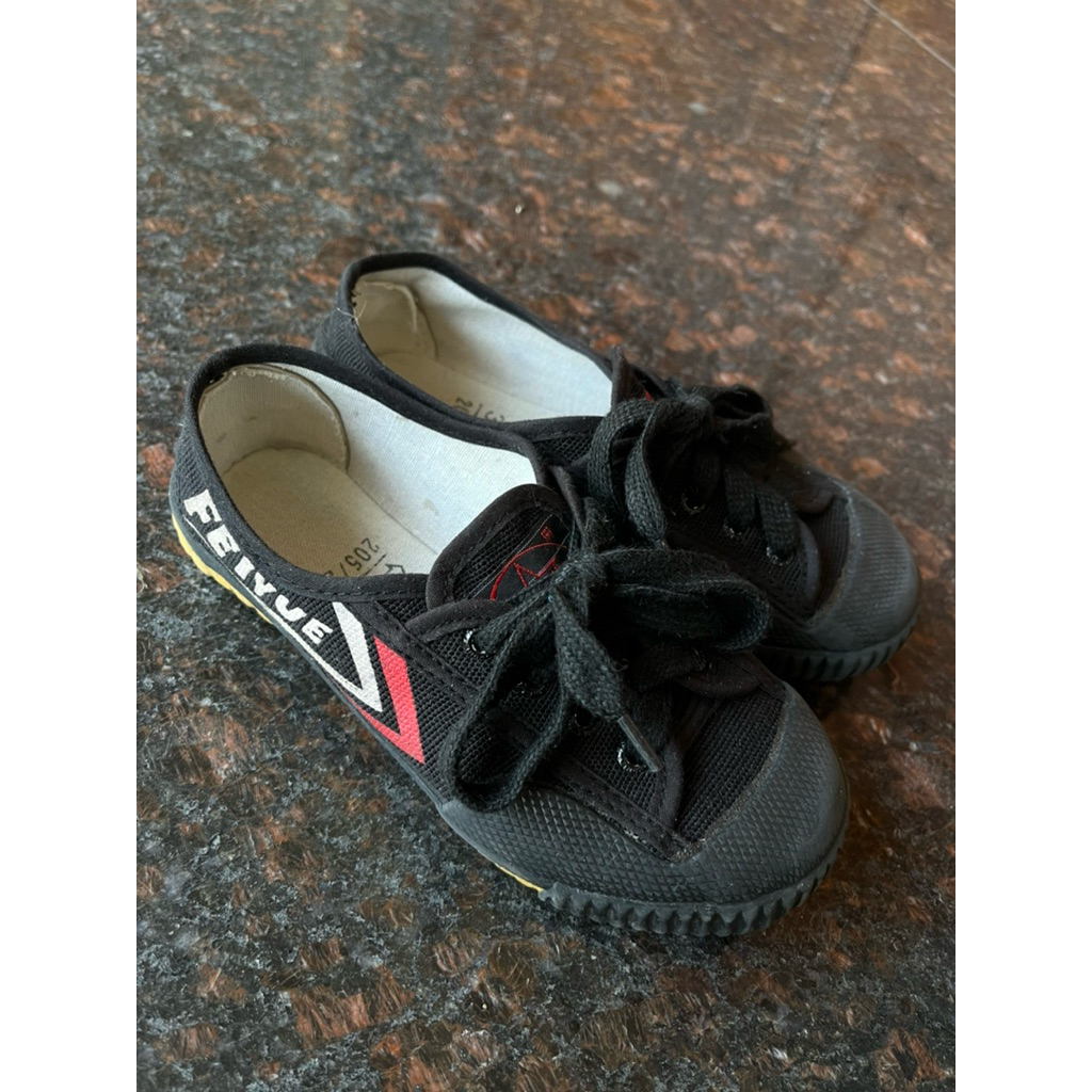 sepatu wushu black (preloved)