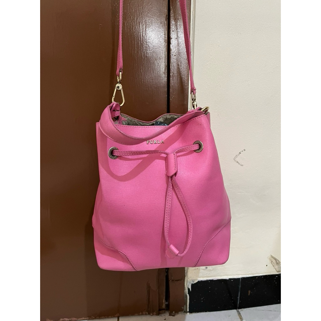Tas Preloved Serut Bag Bertalpan Sling Bag Kulit Asli Furla