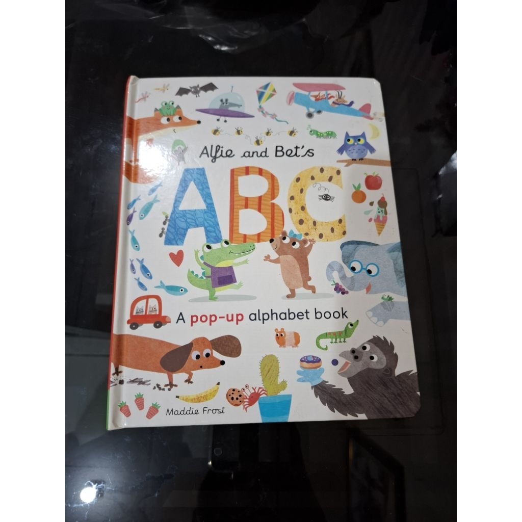 Preloved Buku Alfie and Bet's ABC- a pop up alphabet book