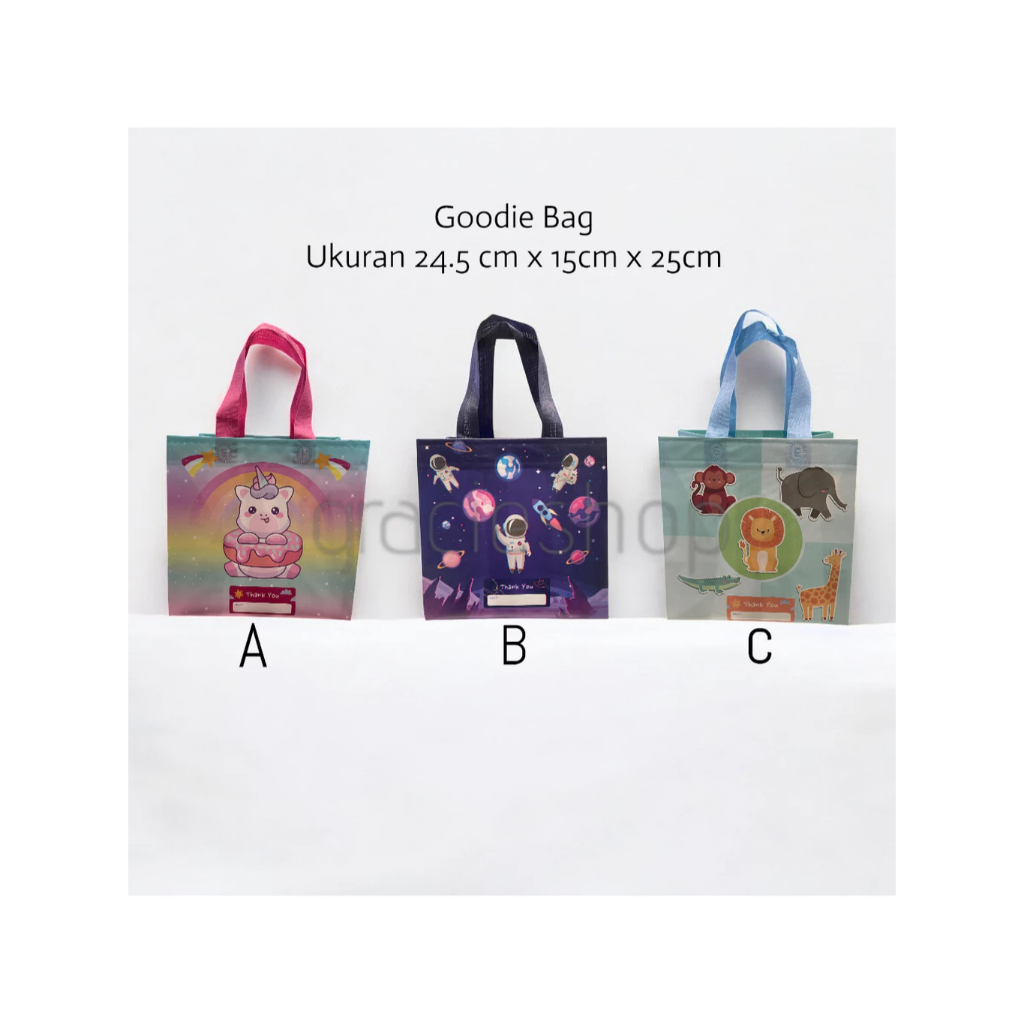 

Tas Ulang Tahun Anak Karakter Lucu Ukuran 24.5cm x 15cm x 25cm / Tempat Snack Ulang Tahun / Goodie Bag Ulang Tahun Anak Karakter Lucu