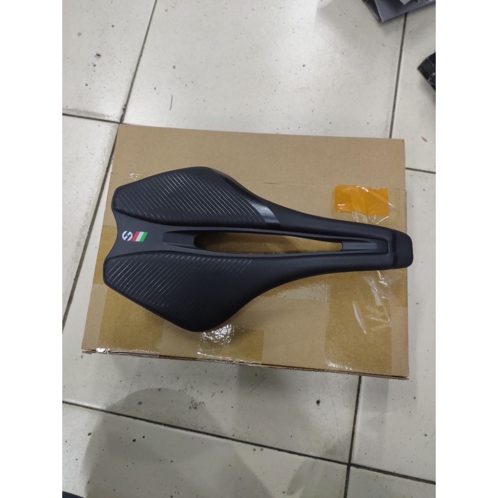 sadel sepeda Toseek pro 143 V1181 ringan