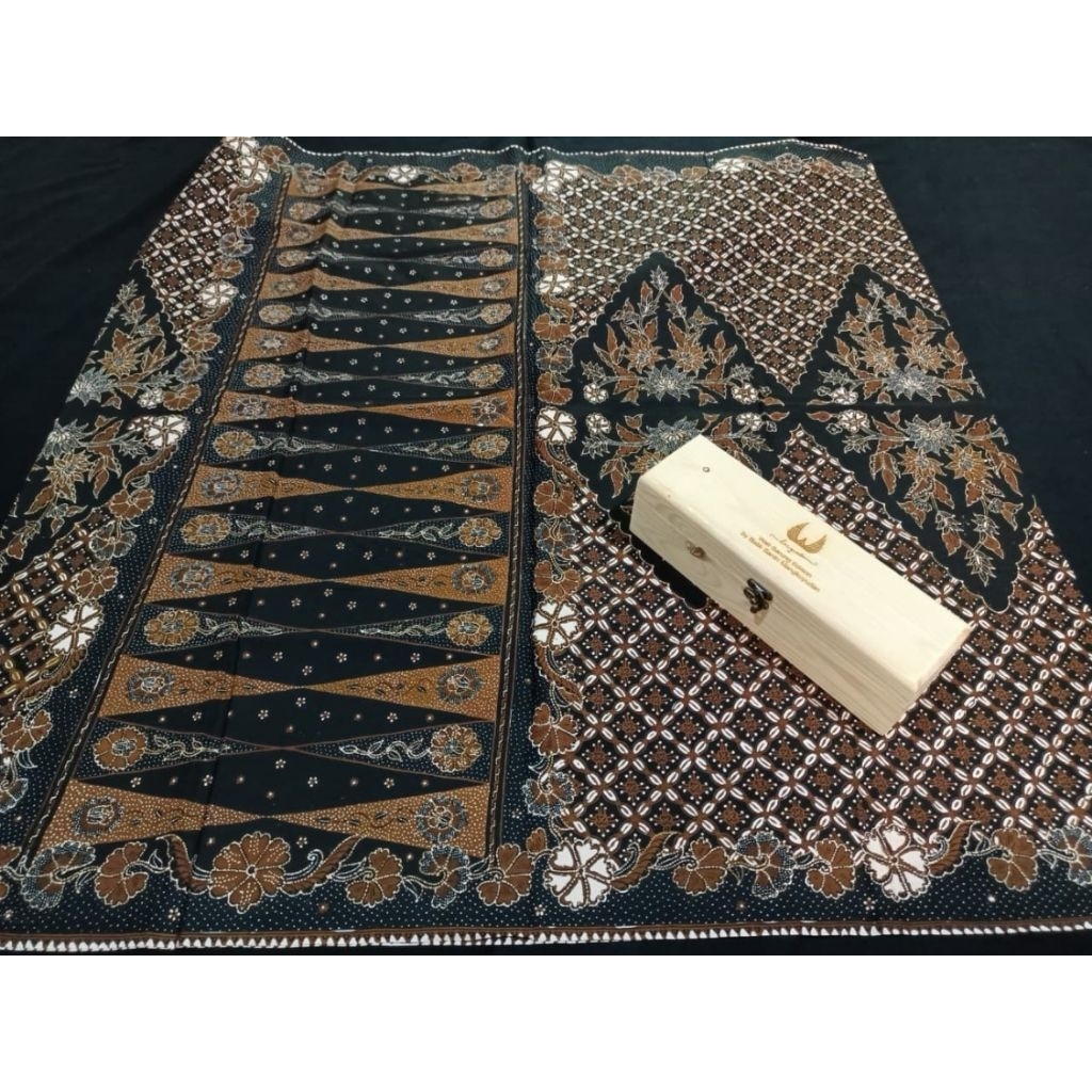 SARUNG BATIK TULIS BUATAN TANGAN LAR GURDA