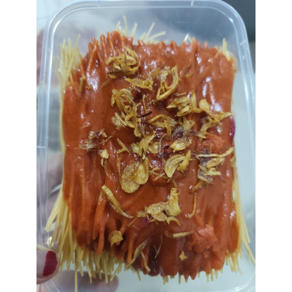 

D'javaBitings MIE LIDI BUMBU BASAH, boks 500ml mie lidi kecil taburan bawang goreng