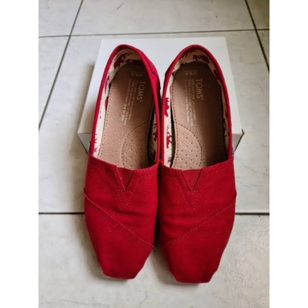 sepatu toms warna apl merah buat pria