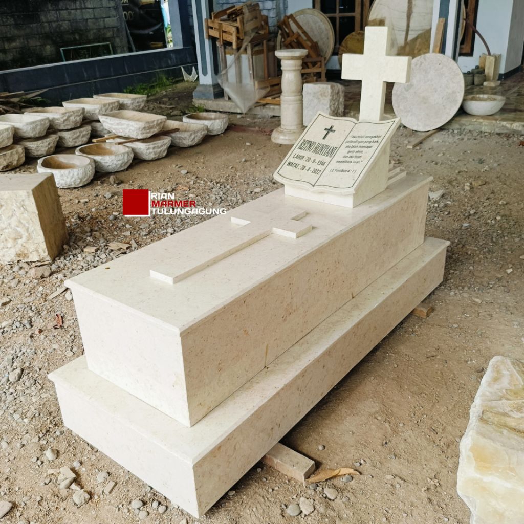 Kijingan Makam Kristen Katolik Bahan Batu Marmer Putih finishing glossy rapi halus dan kilap